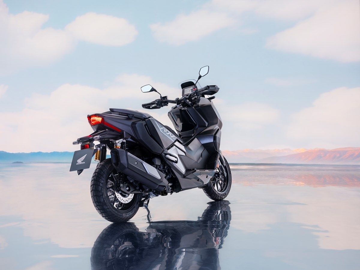 Honda ADV350 2025 estatica (7)