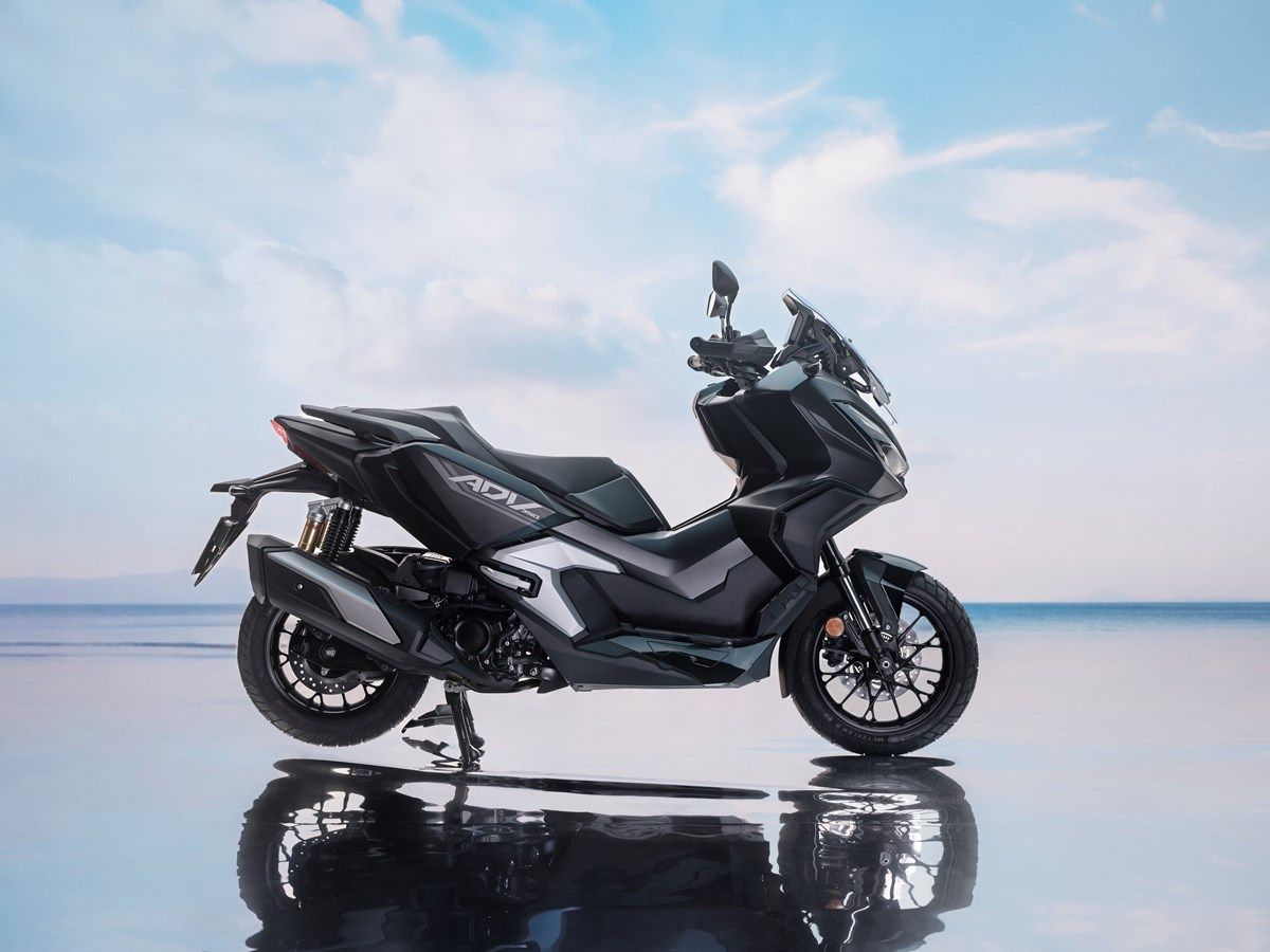 Honda ADV350 2025 estatica (9)