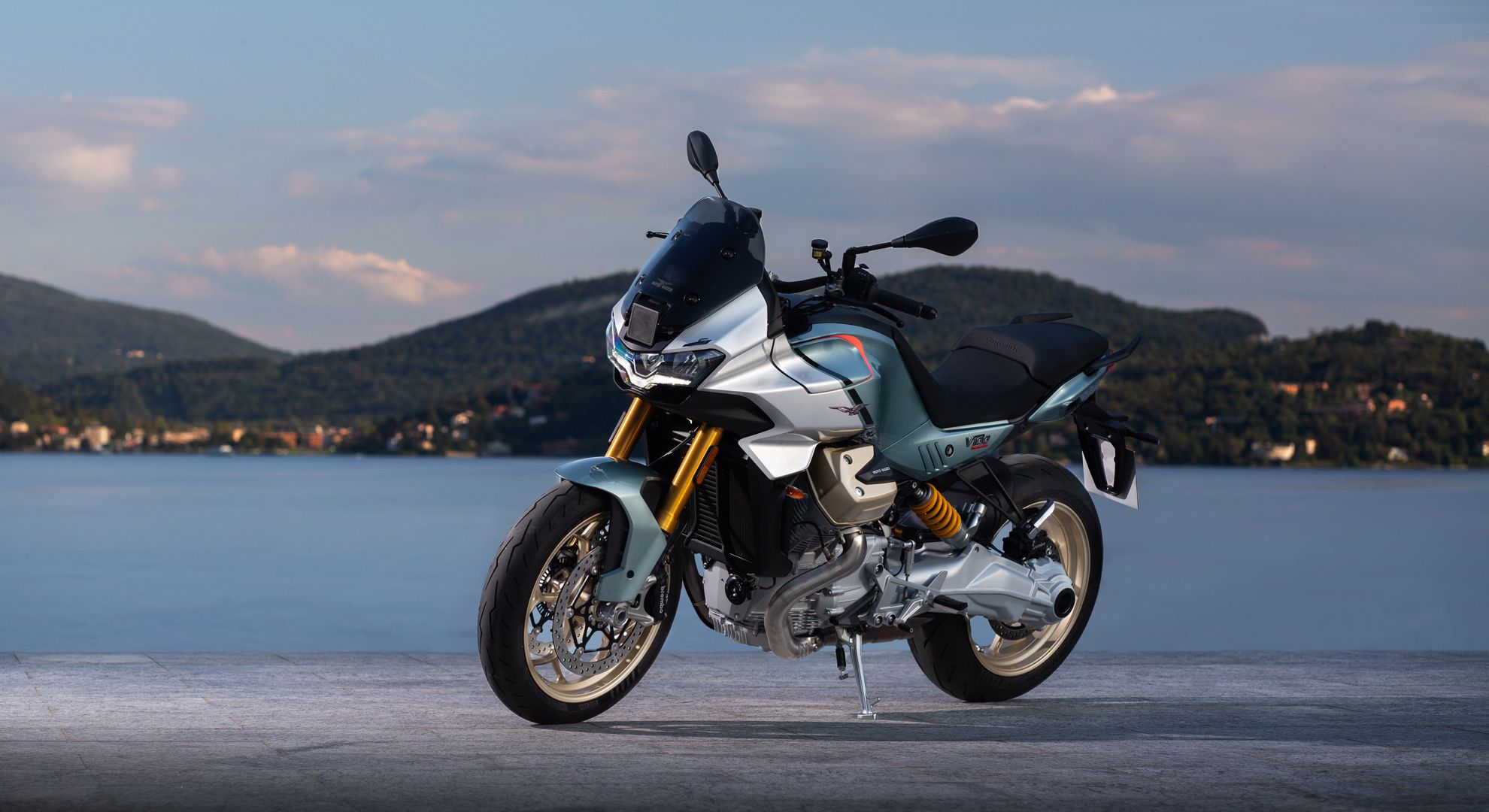 Moto Guzzi V100 Mandello S 2025