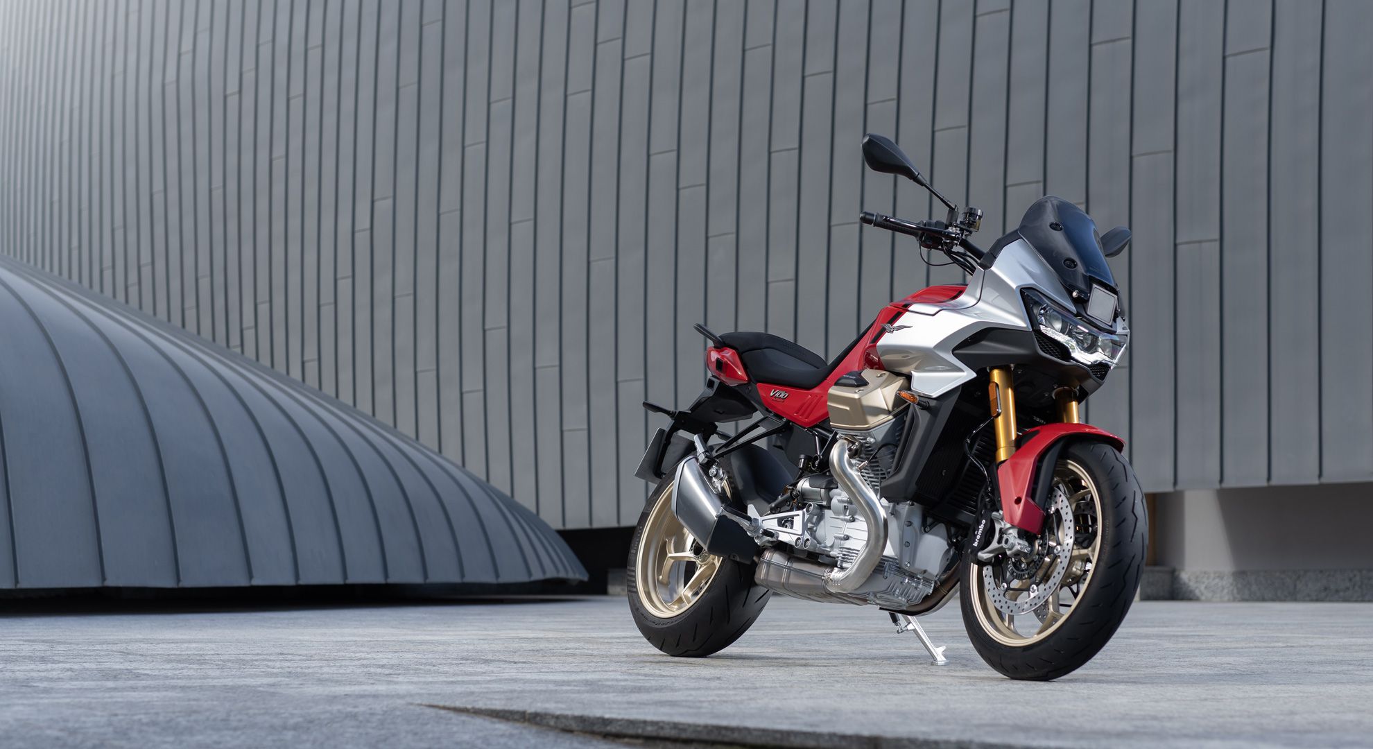 Moto Guzzi V100 Mandello S 2025