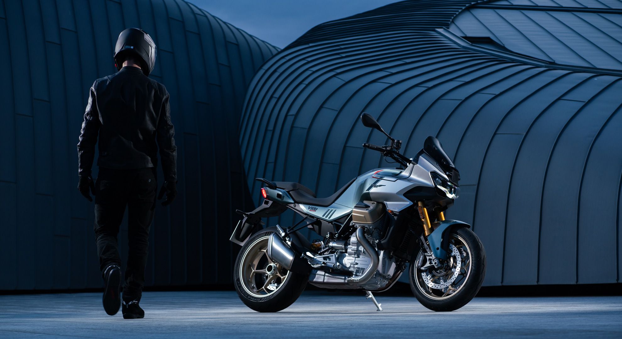 Moto Guzzi V100 Mandello S 2025