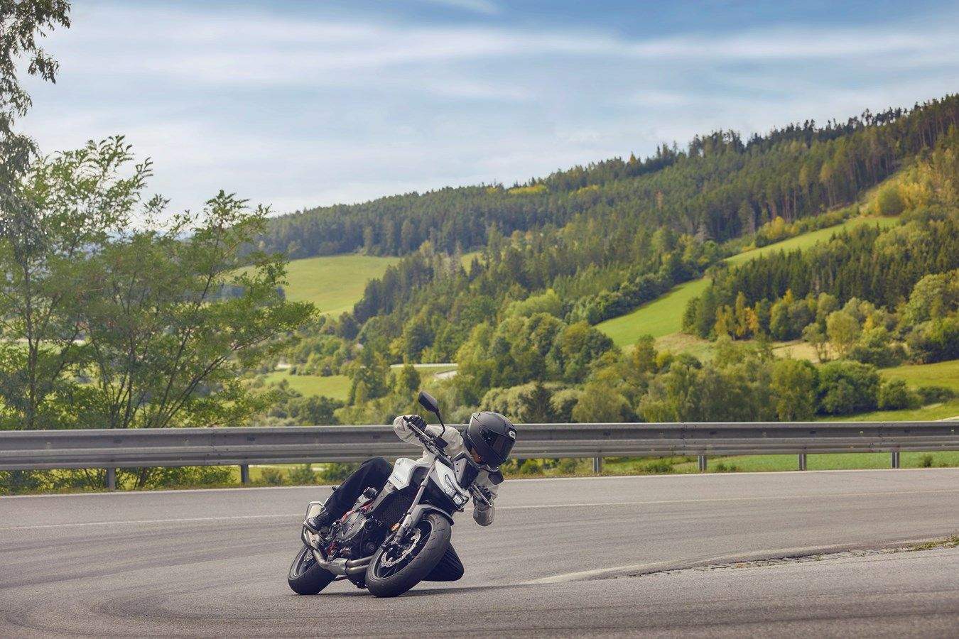 Honda CB750F Hornet 2025 accoin (13)