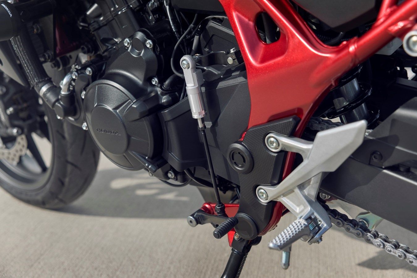 Honda CB750F Hornet 2025 detalles (1)