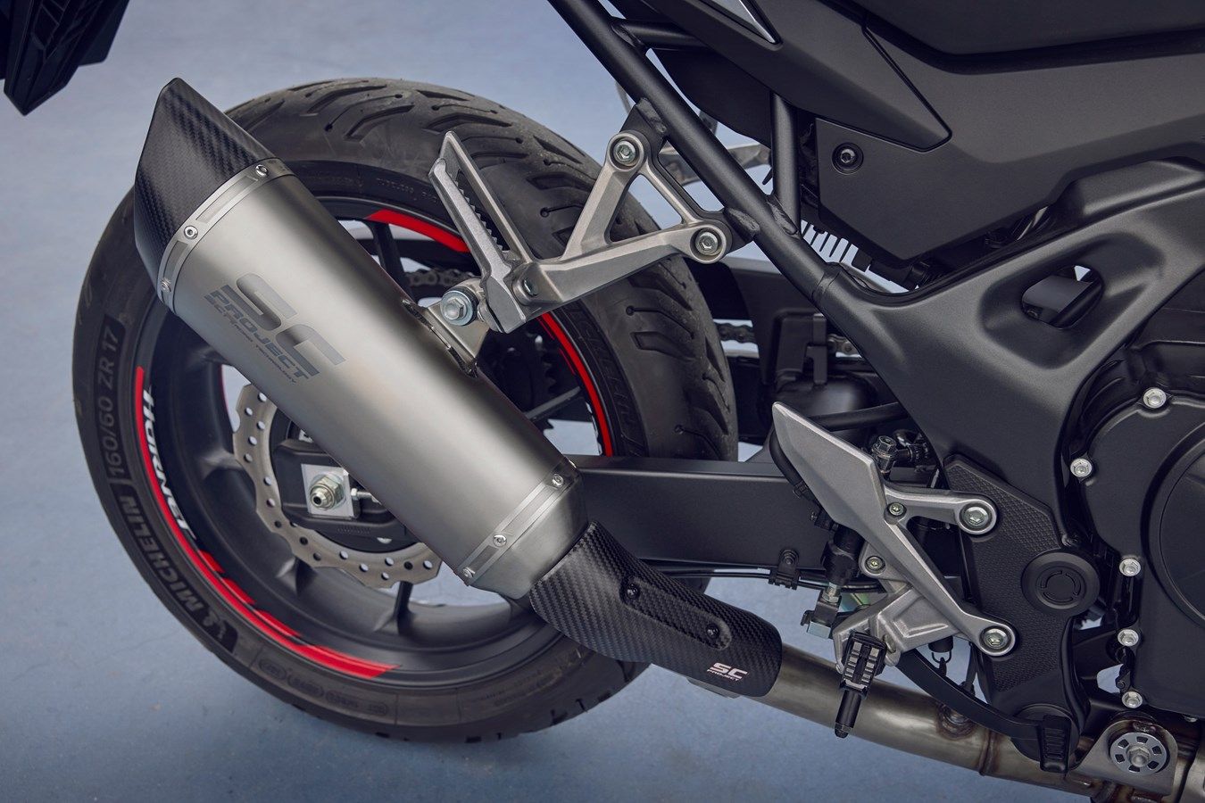 Honda CB750F Hornet 2025 detalles (2)