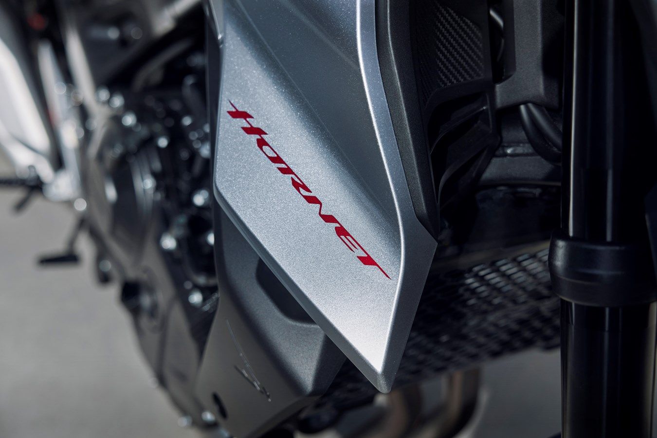 Honda CB750F Hornet 2025 detalles (3)