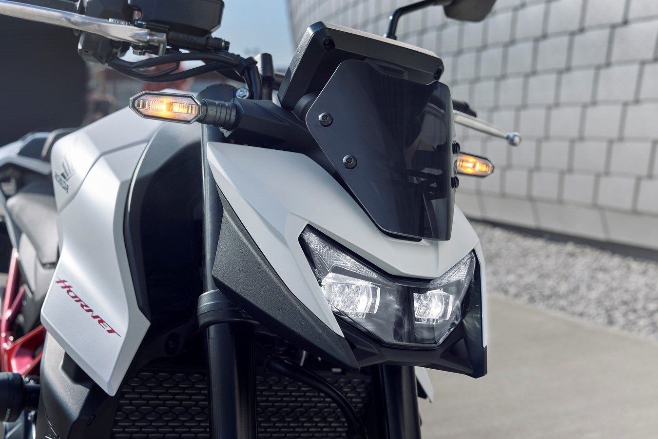 Honda CB750F Hornet 2025 detalles (12)