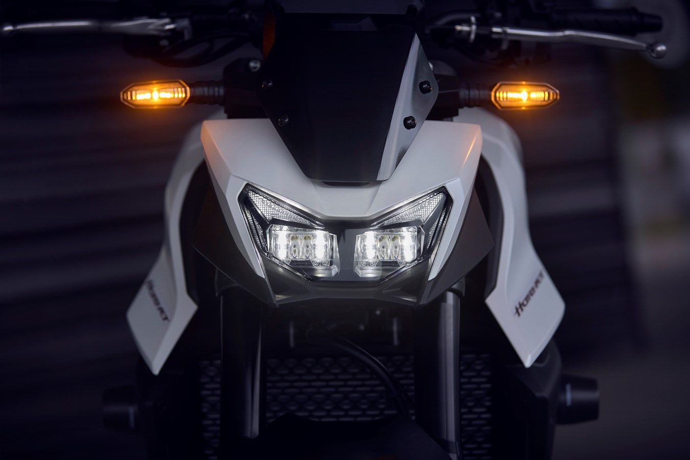Honda CB750F Hornet 2025 detalles (13)