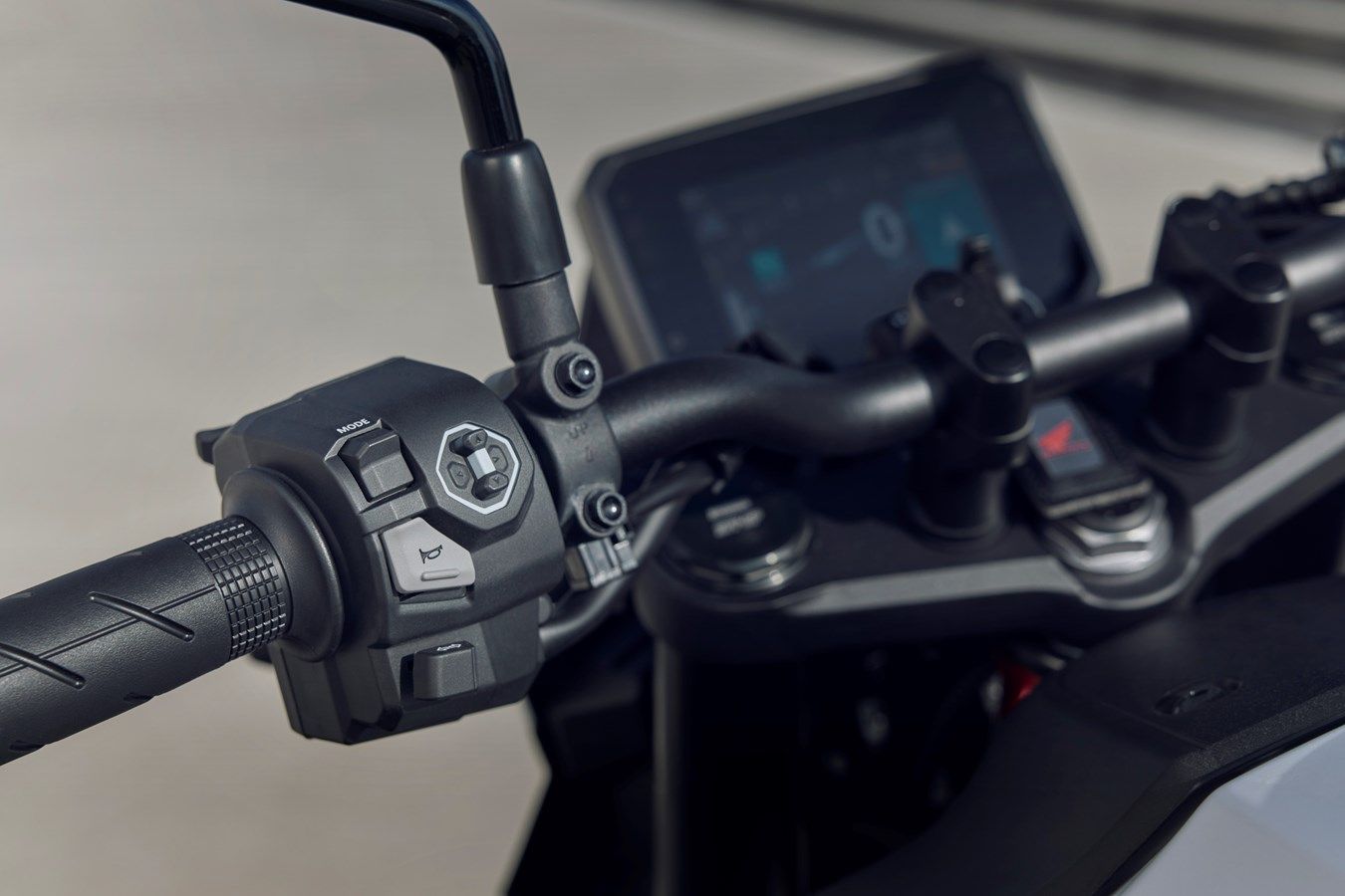 Honda CB750F Hornet 2025 detalles (15)