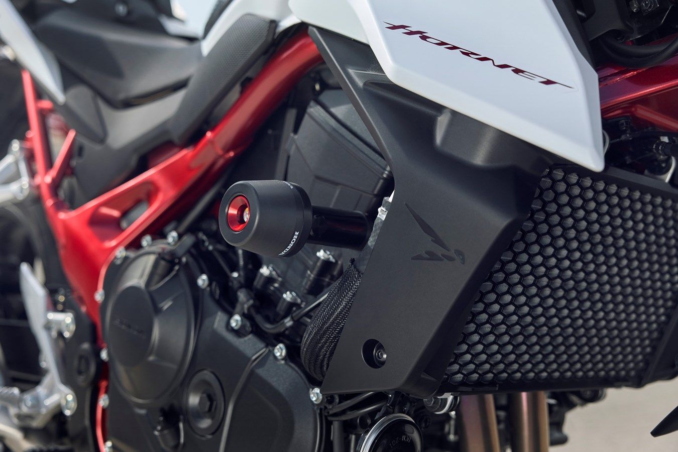 Honda CB750F Hornet 2025 detalles (17)