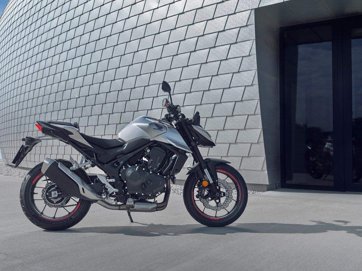 Honda CB750F Hornet 2025 estatica (3)