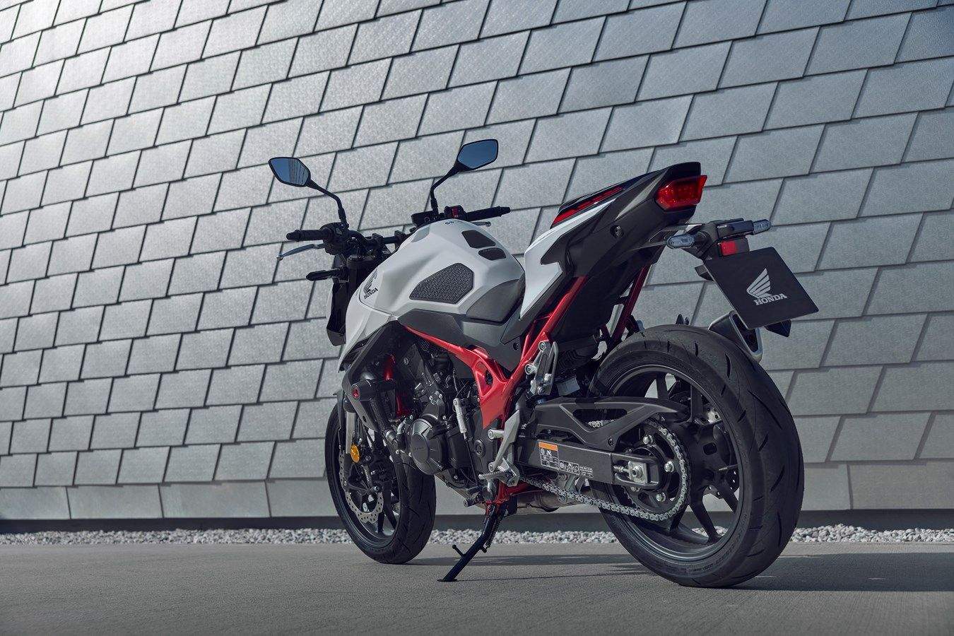 Honda CB750F Hornet 2025 estatica (6)