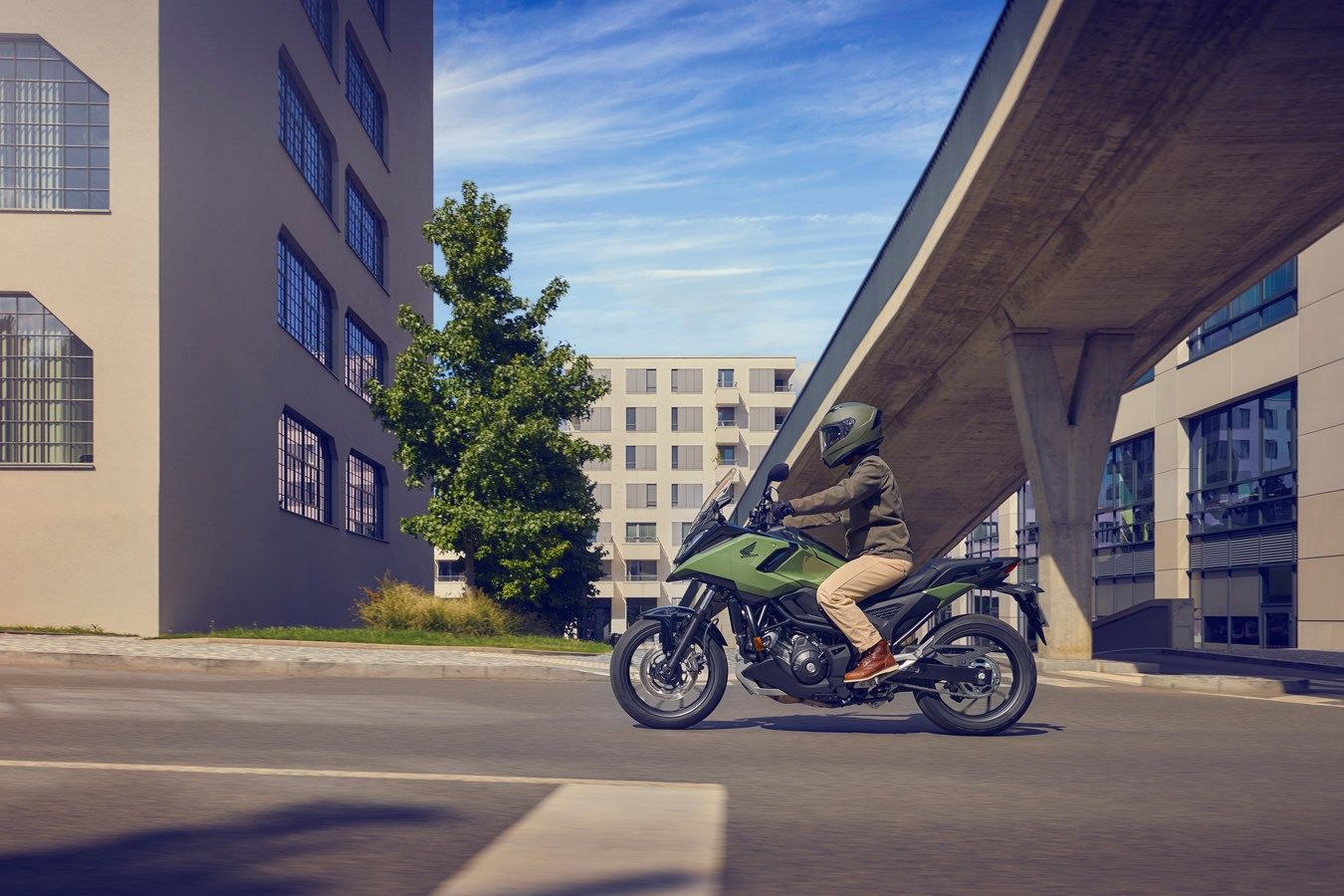 Honda NC750X 2025 accion (1)