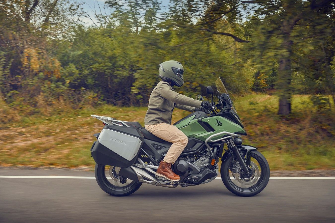 Honda NC750X 2025 accion (3)