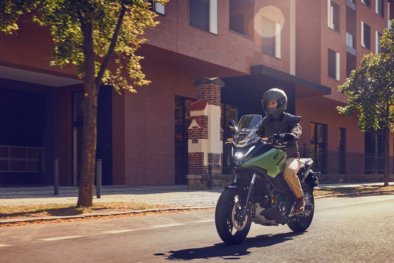 Honda NC750X 2025 accion (5)