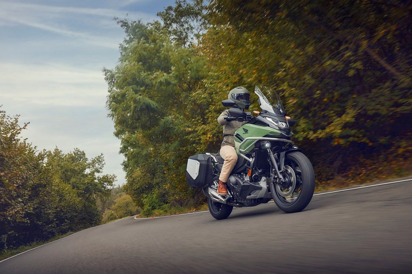 Honda NC750X 2025 accion (7)