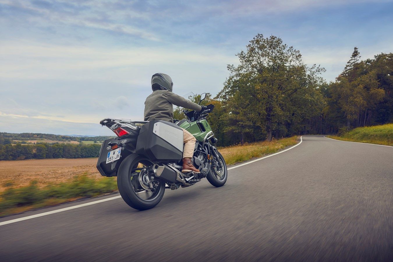 Honda NC750X 2025 accion (11)