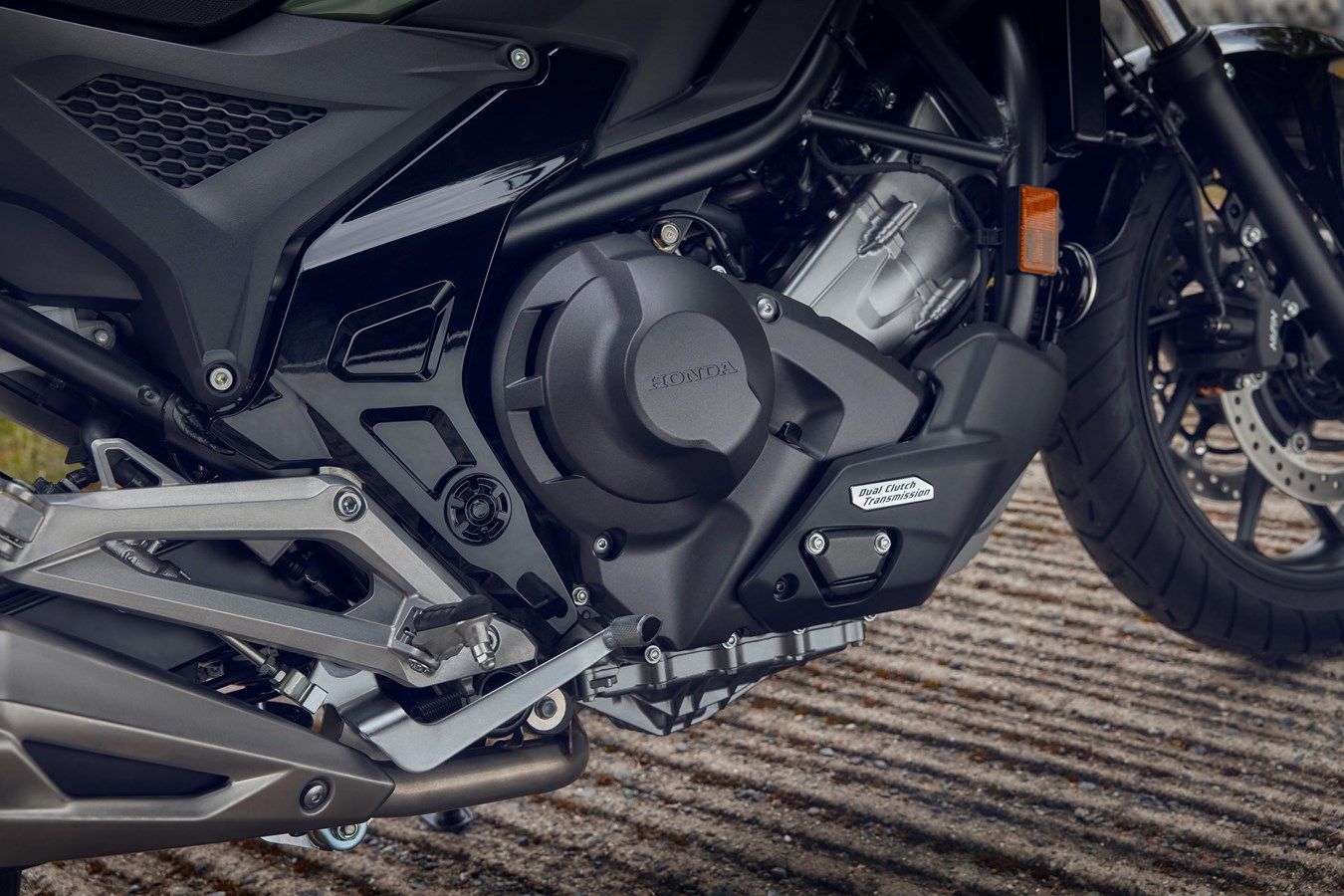 Honda NC750X 2025 detalles (6)