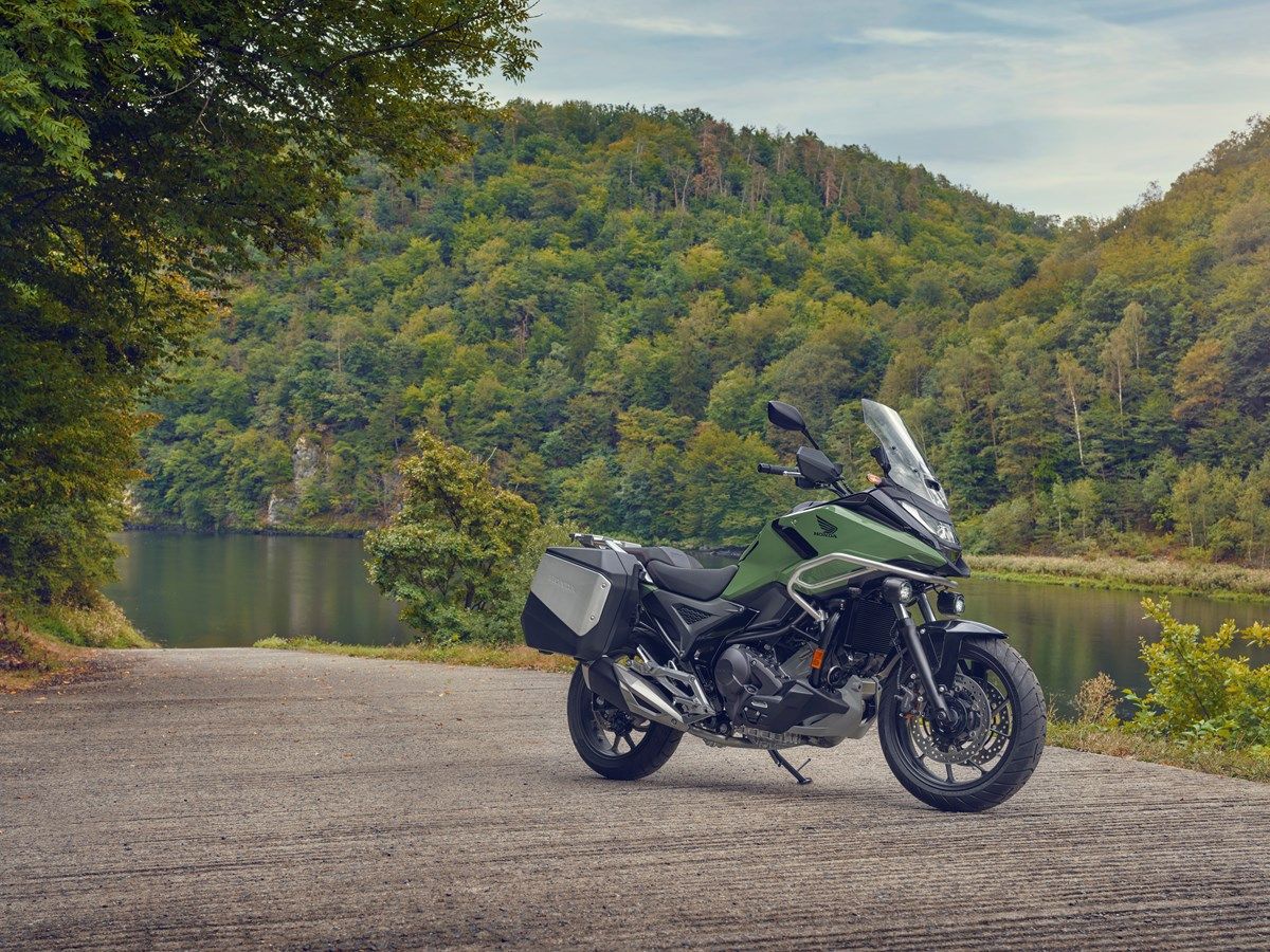 Honda NC750X 2025 estatica (2)