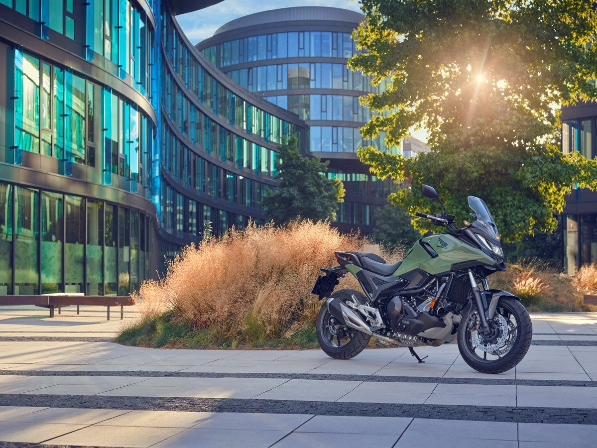Honda NC750X 2025 estatica (3)