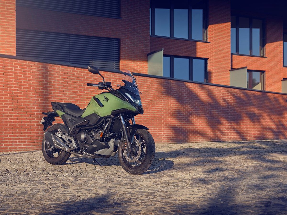 Honda NC750X 2025 estatica (4)