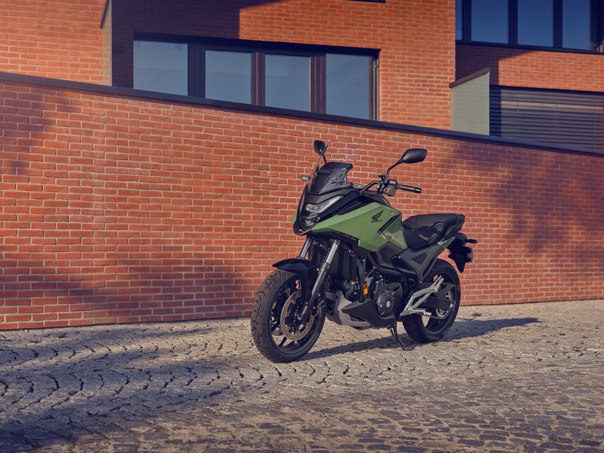 Honda NC750X 2025 estatica (5)