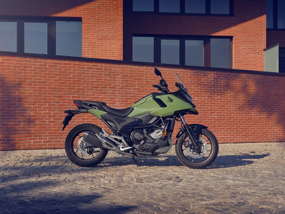 Honda NC750X 2025 estatica (6)
