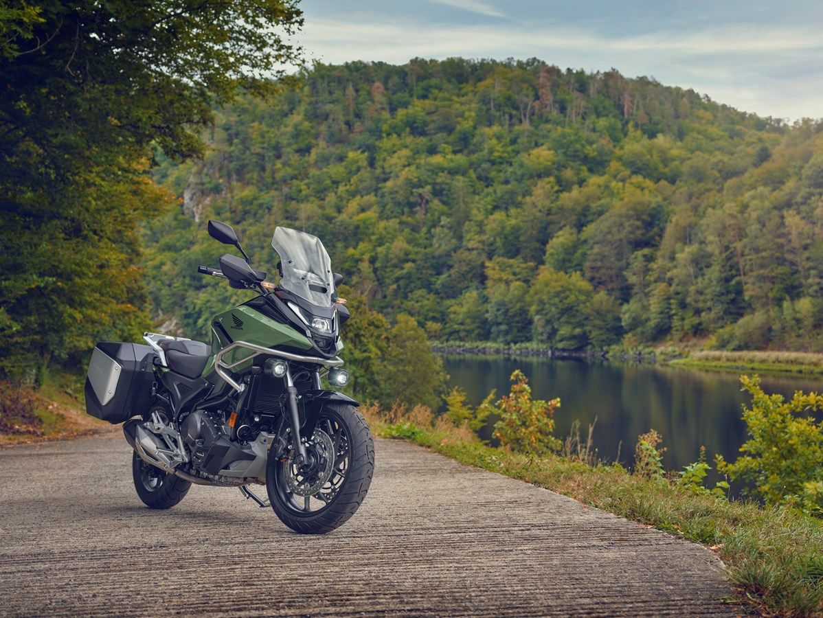 Honda NC750X 2025 estatica (7)