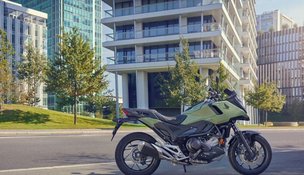 Honda NC750X 2025 estatica (8)