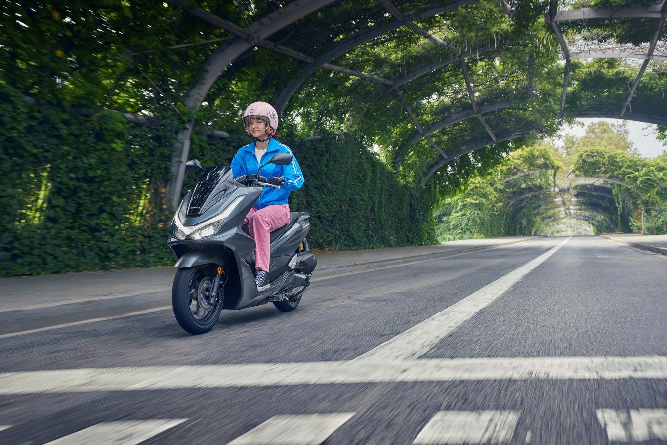 Honda PCX125 2025 accion (2)