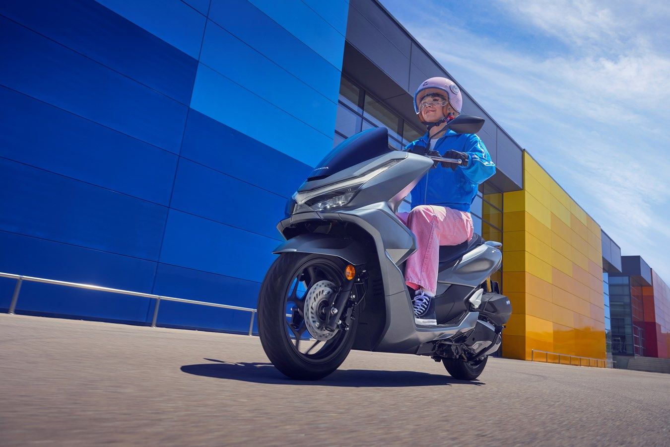 Honda PCX125 2025 accion (5)