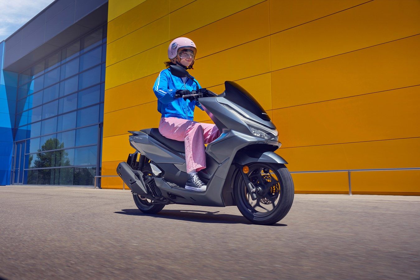 Honda PCX125 2025 accion (6)