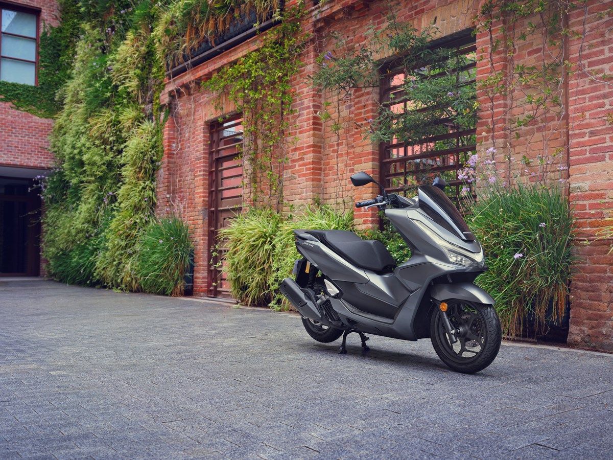 Honda PCX125 2025 estatica (2)