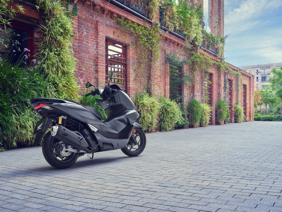 Honda PCX125 2025 estatica (3)