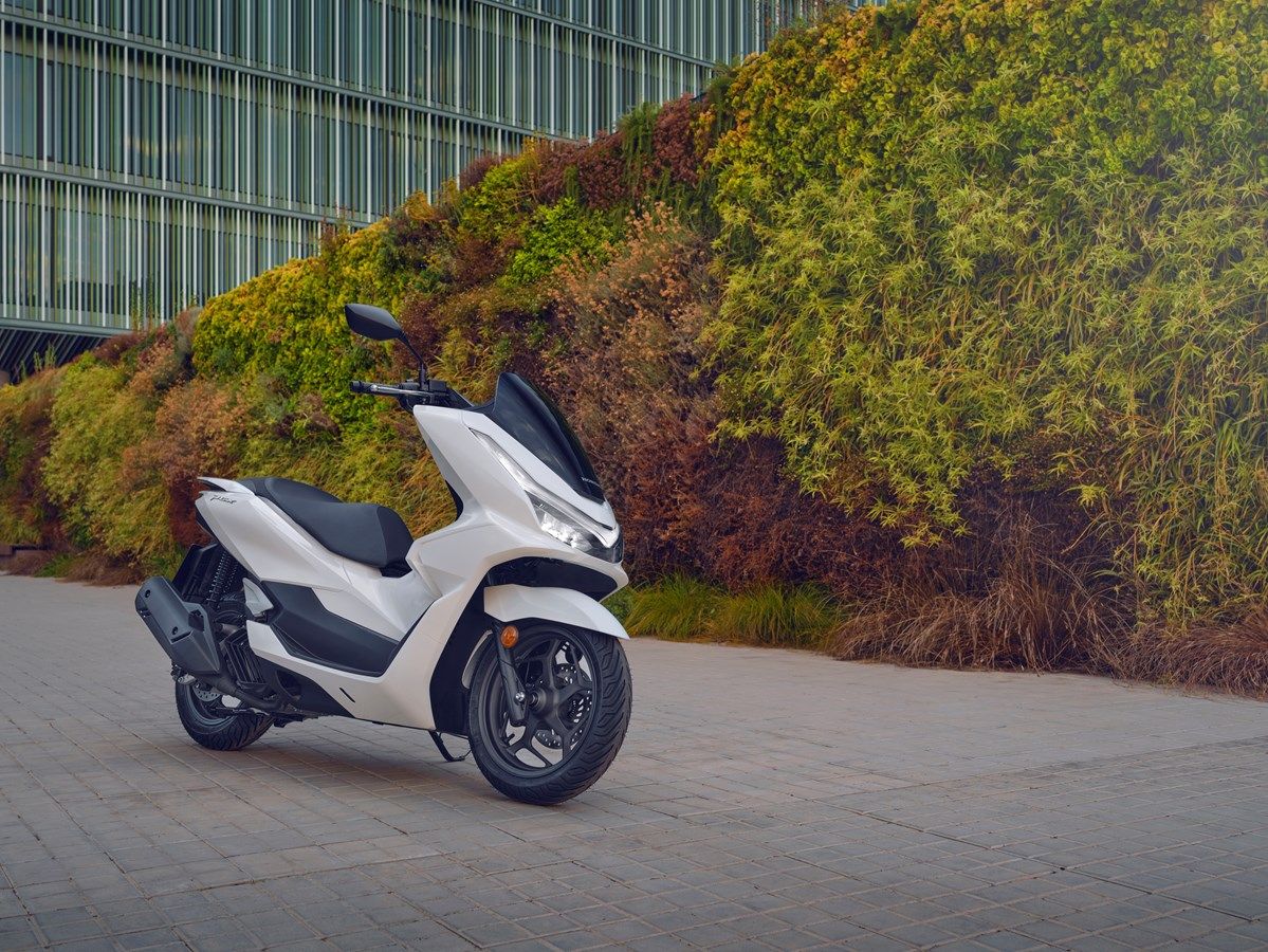 Honda PCX125 2025 estatica (5)
