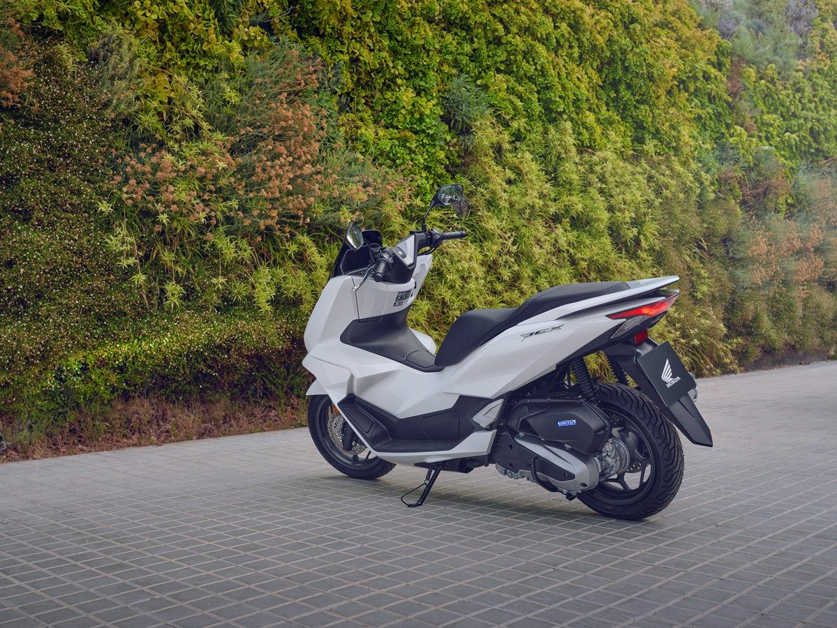 Honda PCX125 2025 estatica (7)