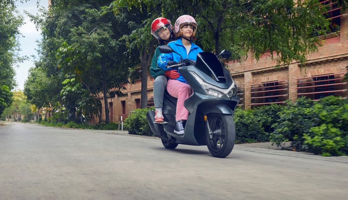 Honda PCX125 2025 accion (3)