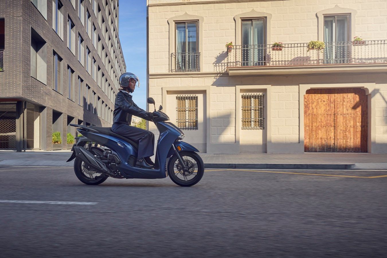 Honda SH350i 2025 accion (4)