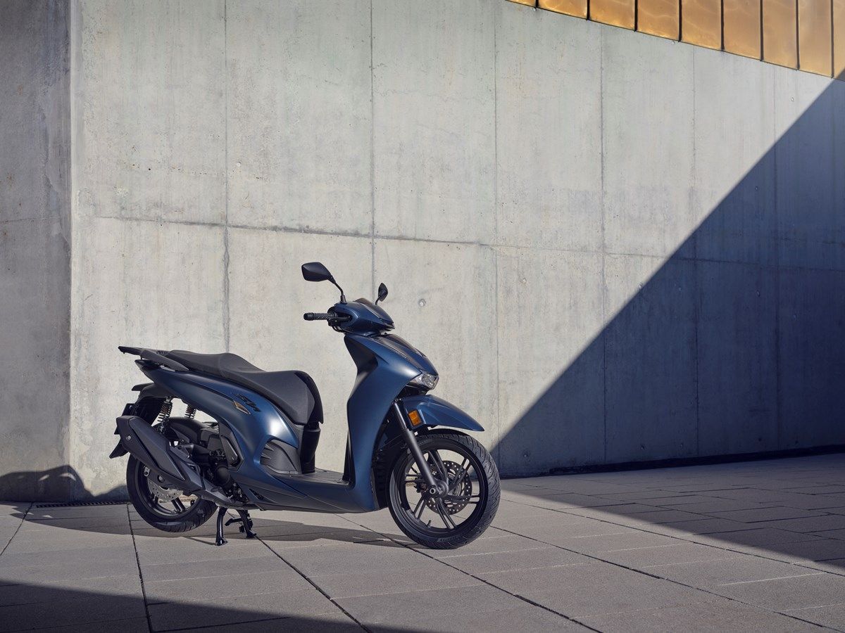 Honda SH350i 2025 estatica (1)