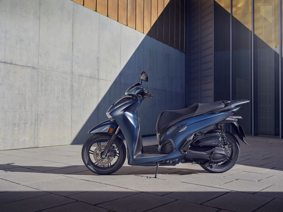 Honda SH350i 2025 estatica (3)