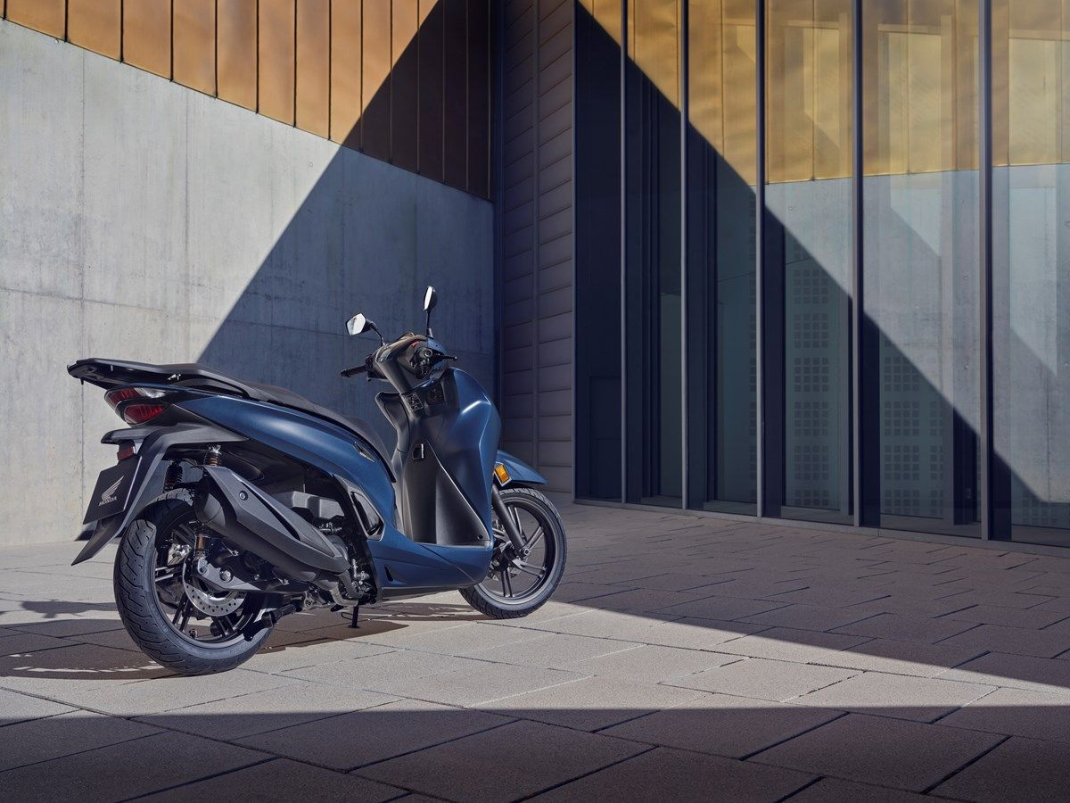 Honda SH350i 2025 estatica (4)