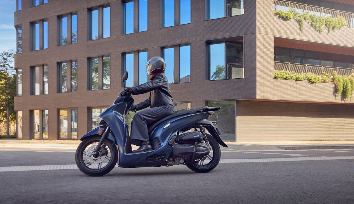 Honda SH350i 2025 accion (1)