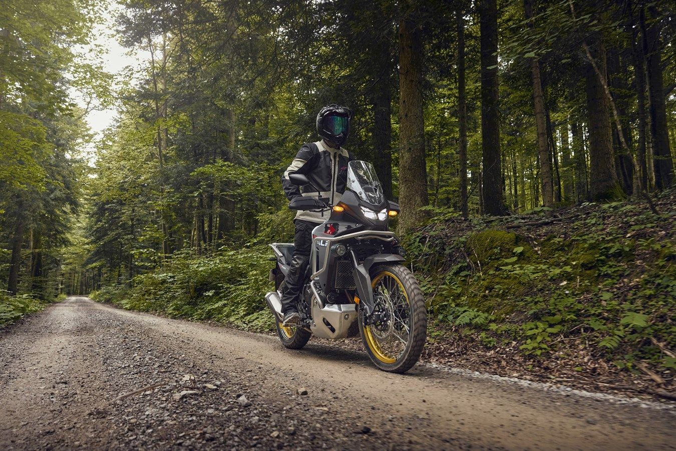 Honda XL750 Transalp 2025 accion (9)