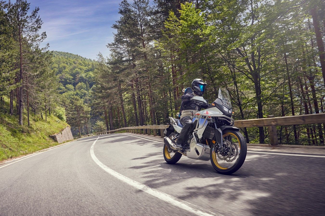 Honda XL750 Transalp 2025 accion (16)
