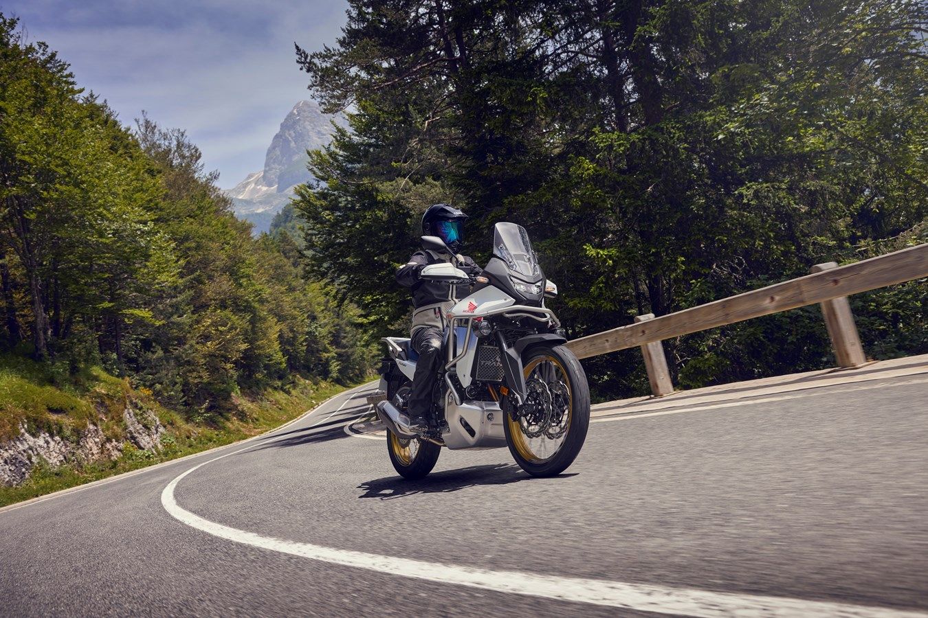 Honda XL750 Transalp 2025 accion (19)
