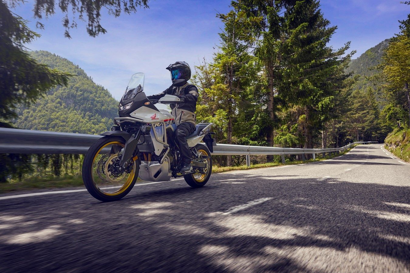 Honda XL750 Transalp 2025 accion (20)