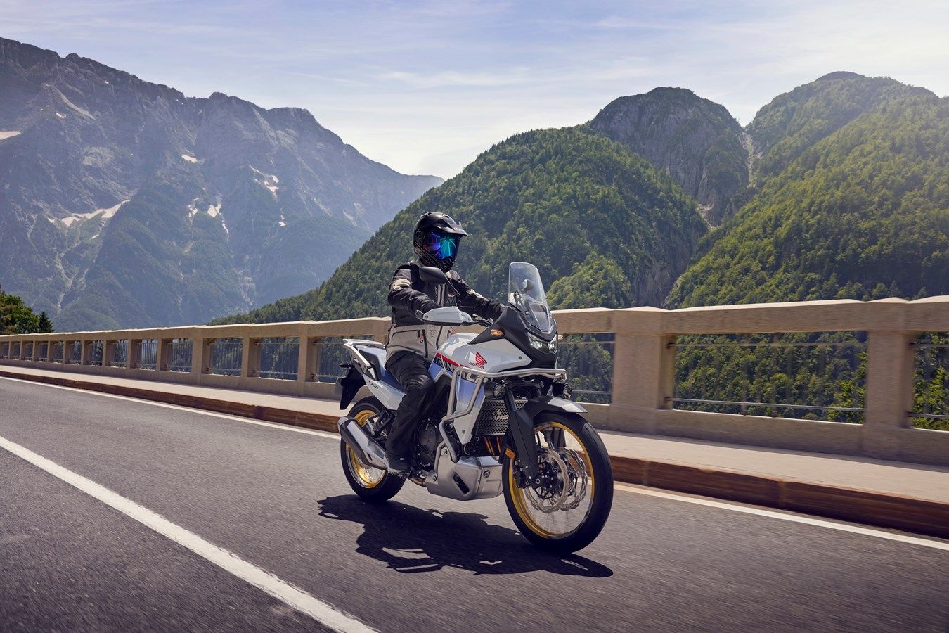 Honda XL750 Transalp 2025 accion (21)