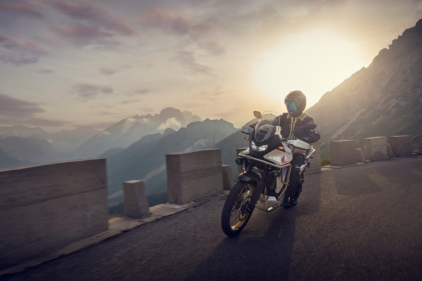 Honda XL750 Transalp 2025 accion (22)