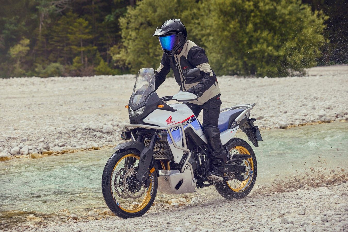 Honda XL750 Transalp 2025 accion (26)