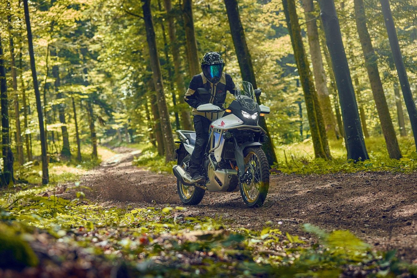 Honda XL750 Transalp 2025 accion (27)