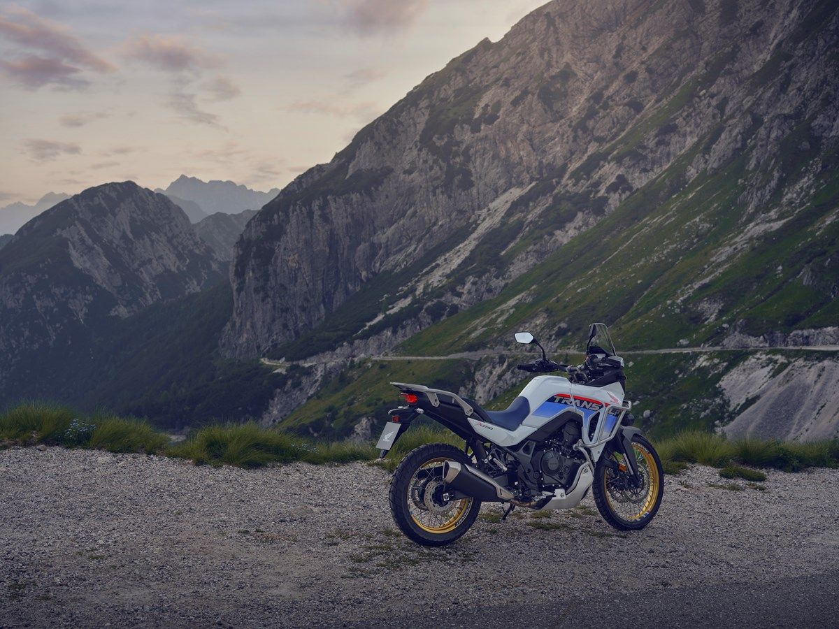 Honda XL750 Transalp 2025 estatica (8)